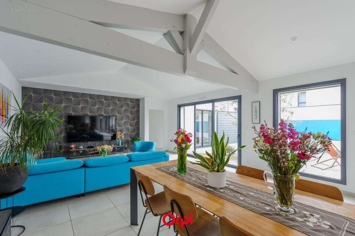 Maison À Vendre / Villa T5 / piscine - photo 11