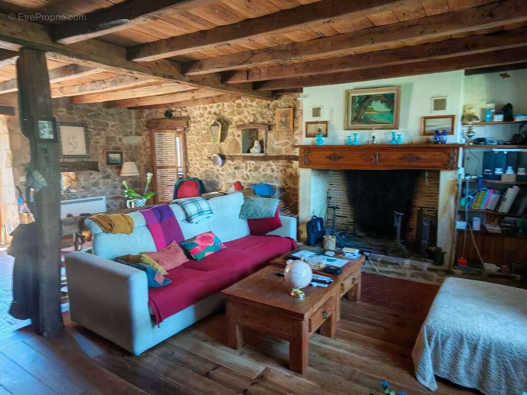 Grands volumes pour cette maison périgourdine sur 1 hectare de terrain - photo 4