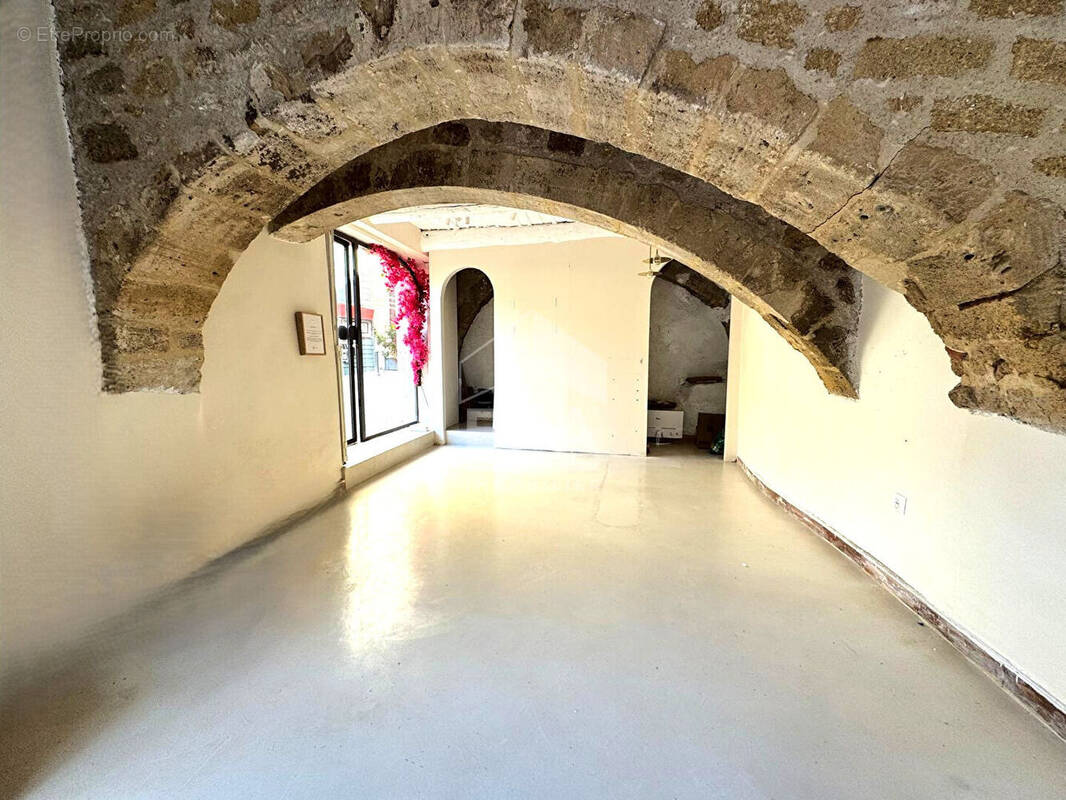 Autre à SALON-DE-PROVENCE