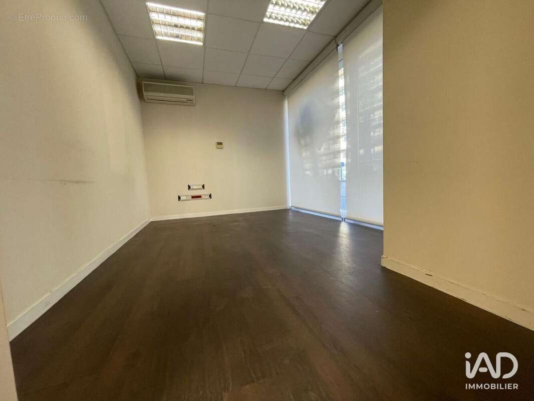 Photo 3 - Commerce à LA TALAUDIERE