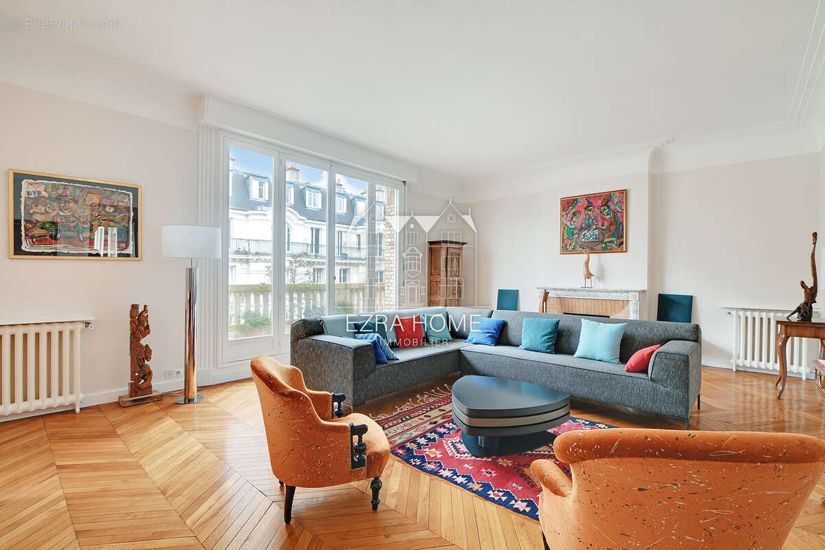 Appartement à PARIS-16E