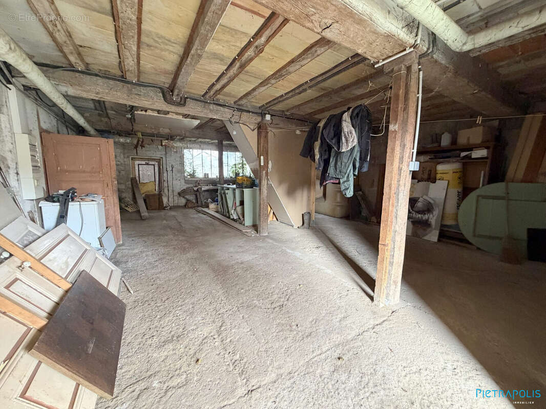 Maison 114 m² à Saint-Ambreuil  - photo 8