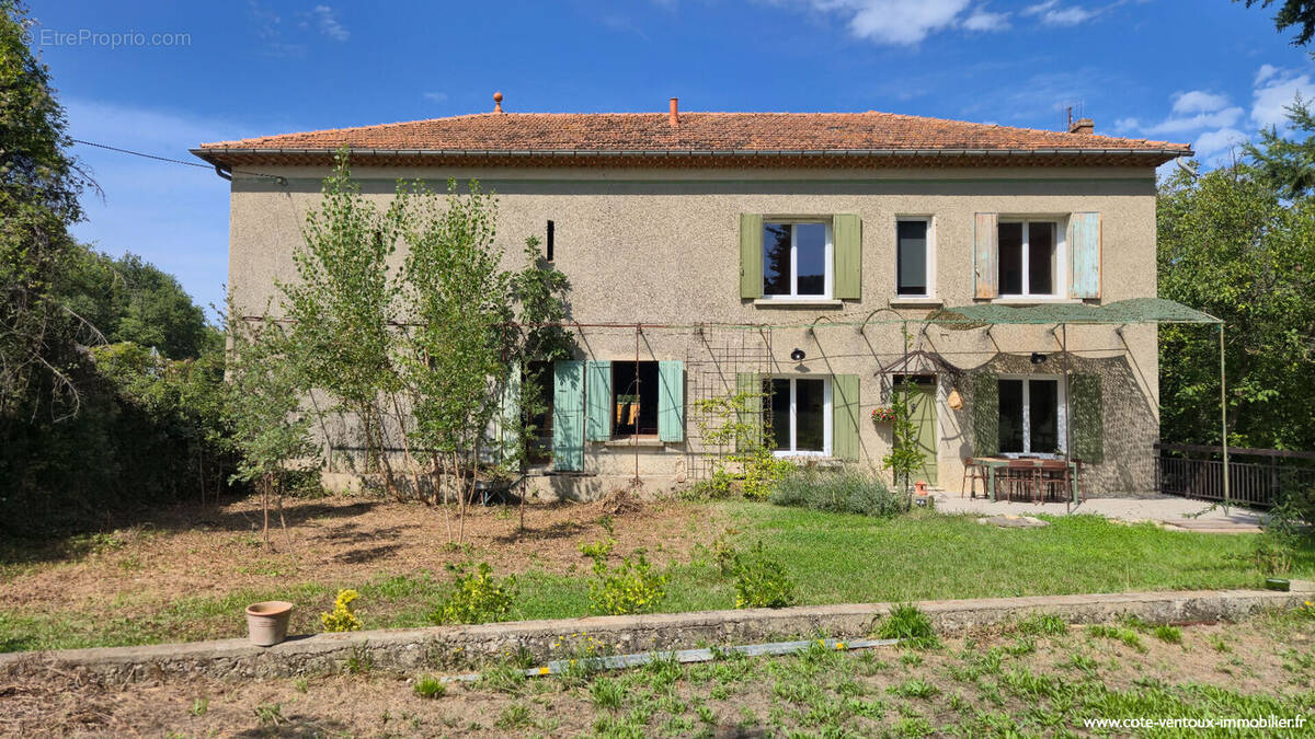Maison à VENASQUE