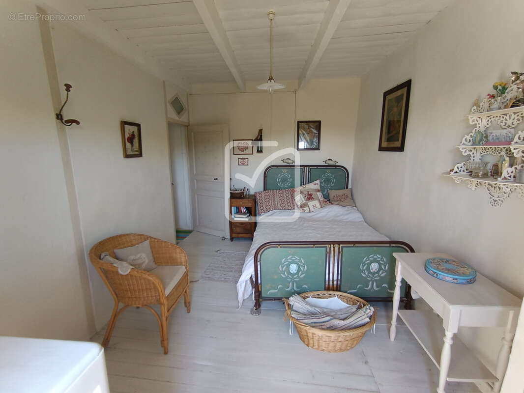 Maison ancienne de caractère au charme d'antan préservé sur terrain de 912 m2 - photo 14