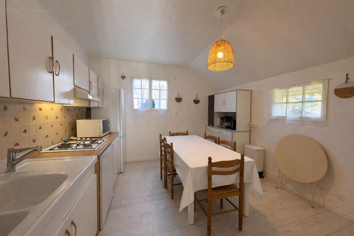 Maison à LASSAY-SUR-CROISNE