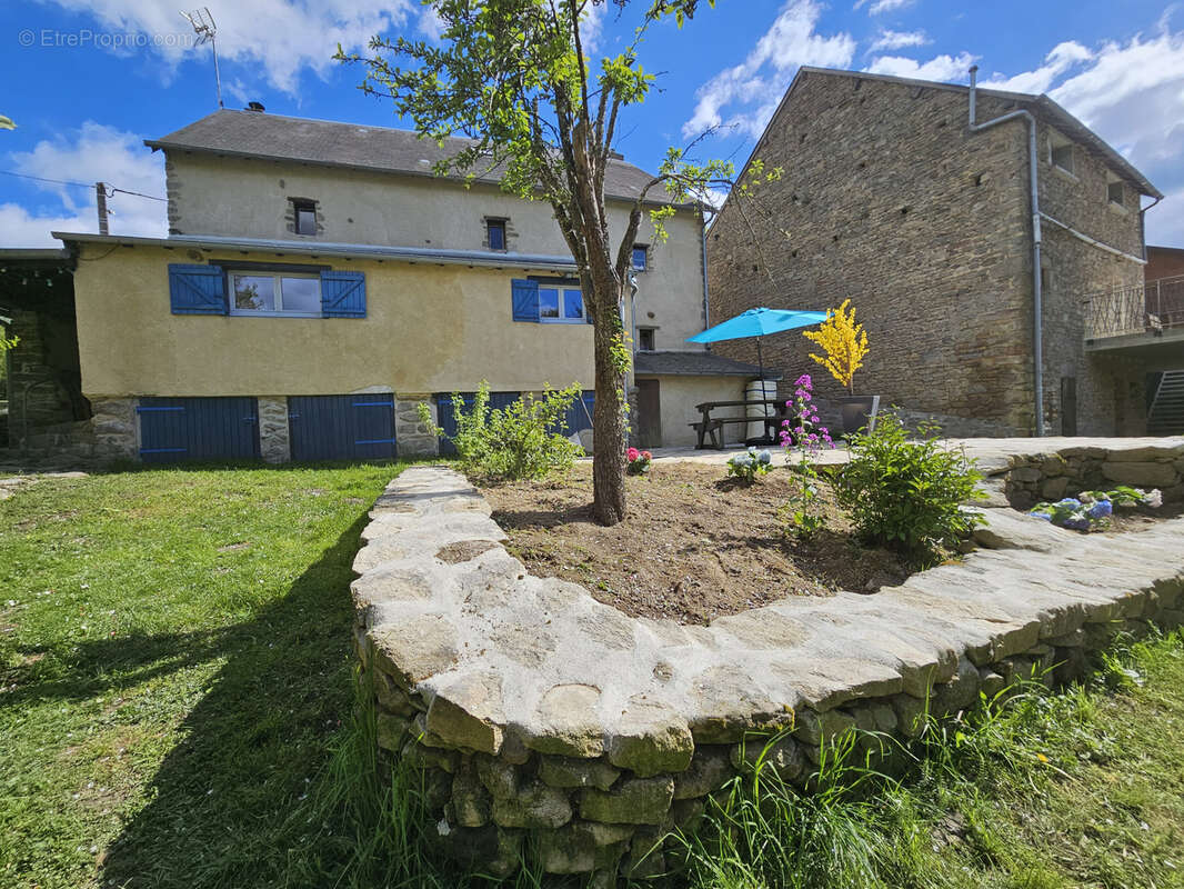 Maison à SAINT-ETIENNE-DE-FURSAC