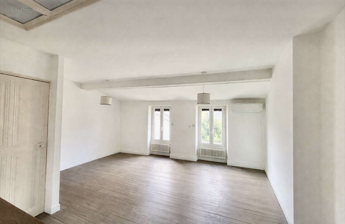 Maison à MONTELIMAR