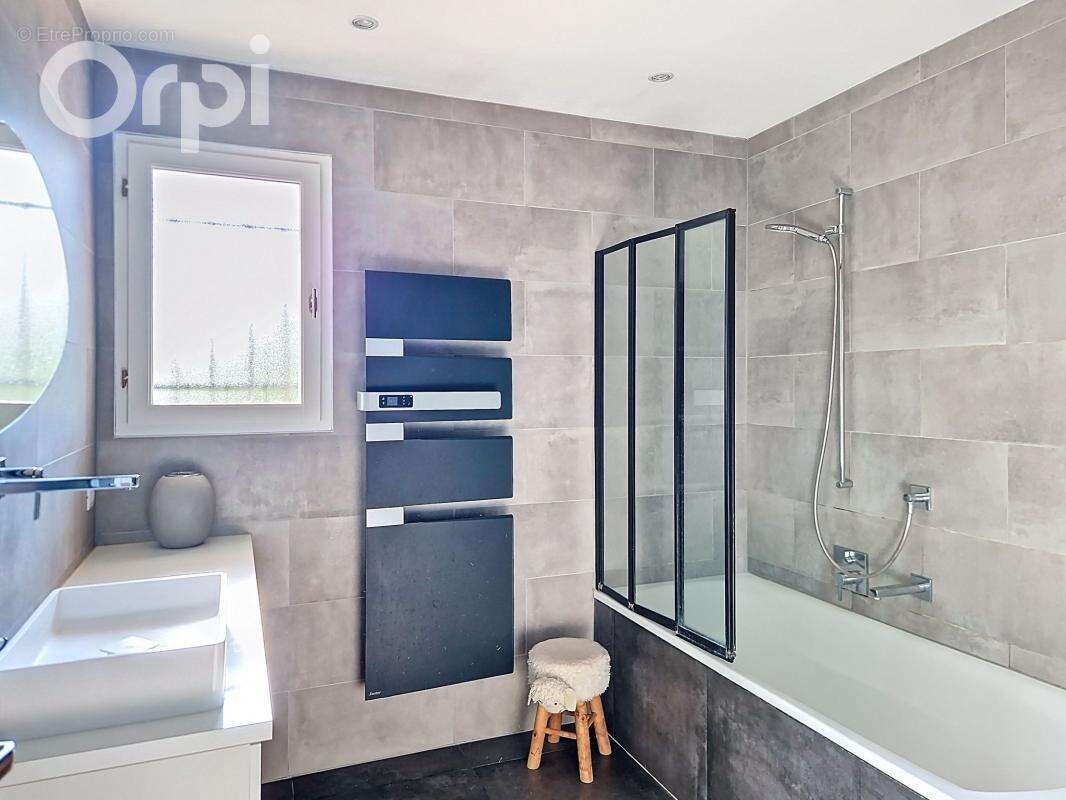 Maison à MONNETIER-MORNEX