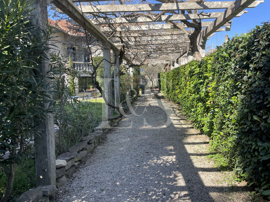 Maison à VAISON-LA-ROMAINE