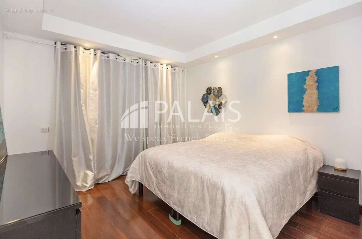 ANTIBES – RASTINES // Villa Contemporaine 240 m² – Jardin – Piscine – Vue Panoramique - photo 12