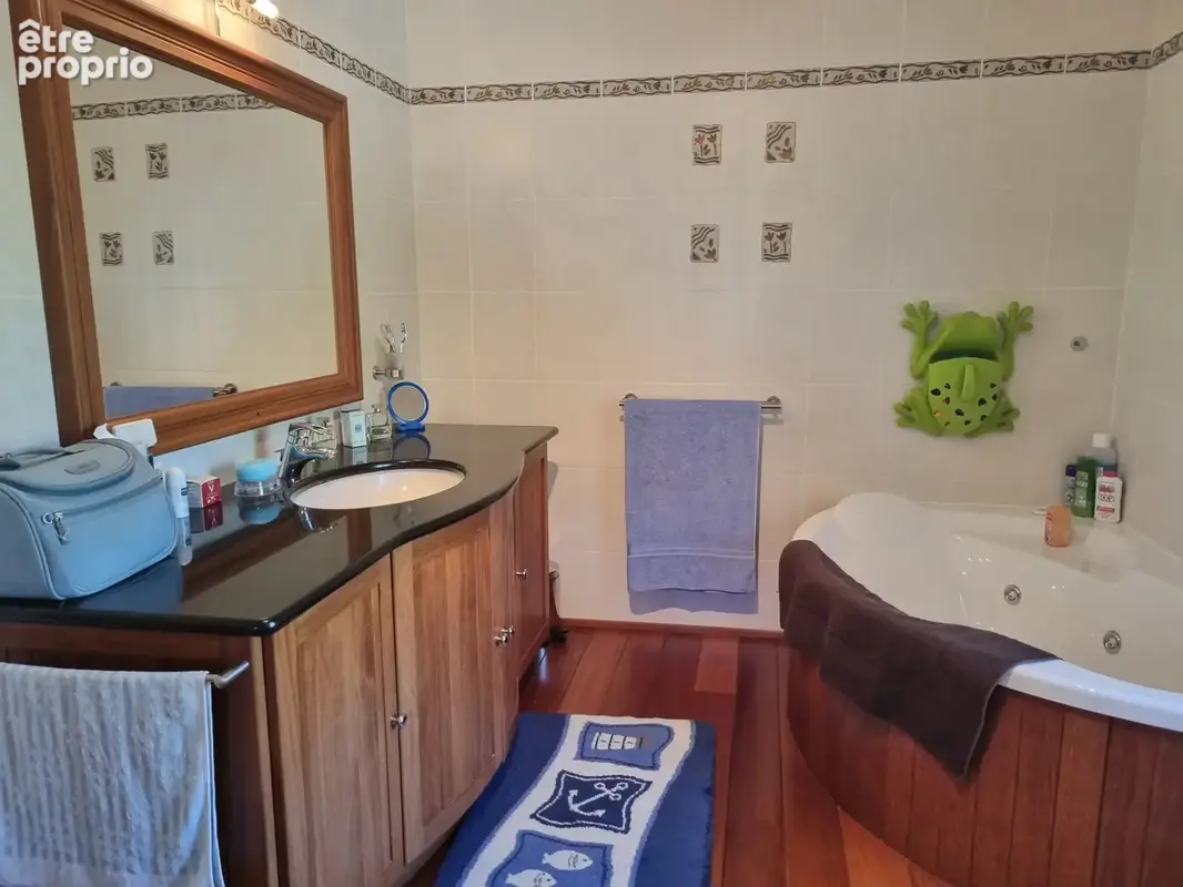 Maison avec terrain et piscine - photo 27