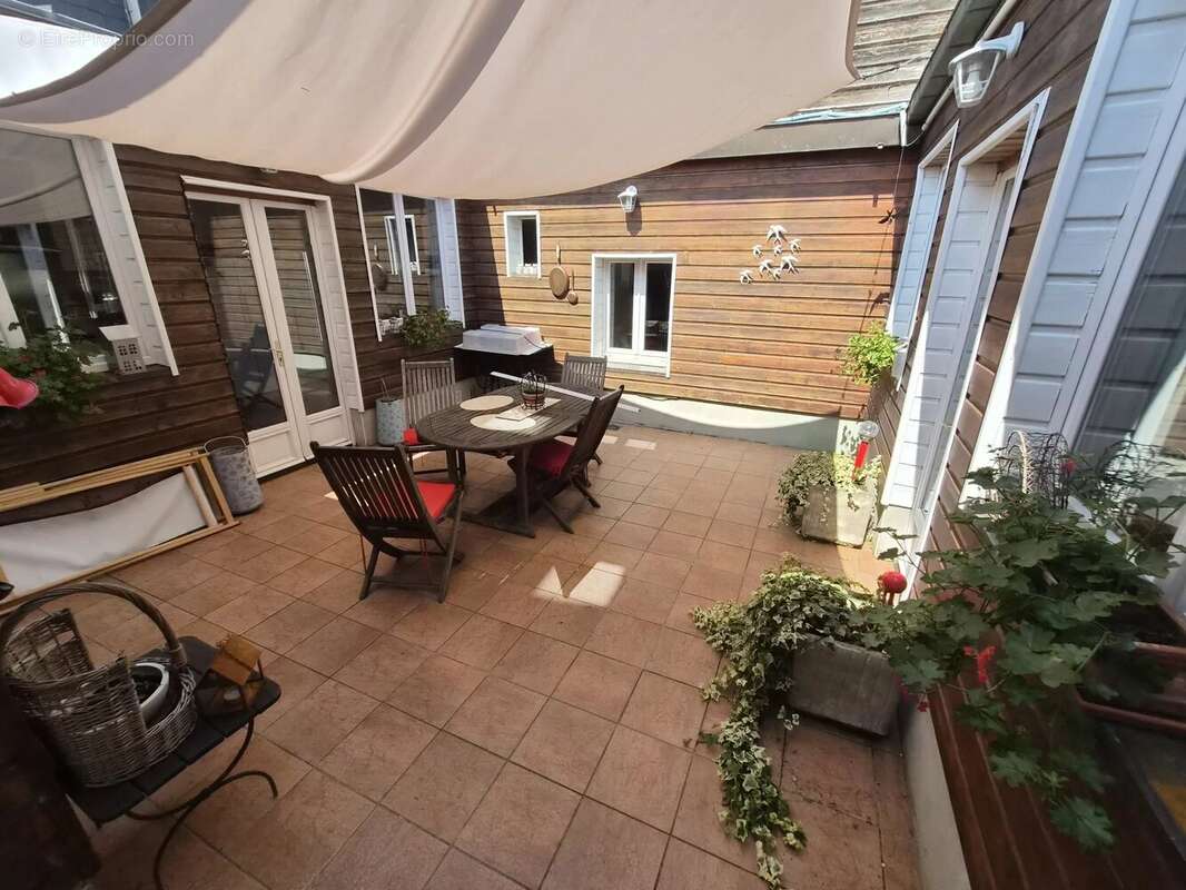 maison hyper centre ville avec piscine intérieure et cour privative clos de mûrs - photo 2