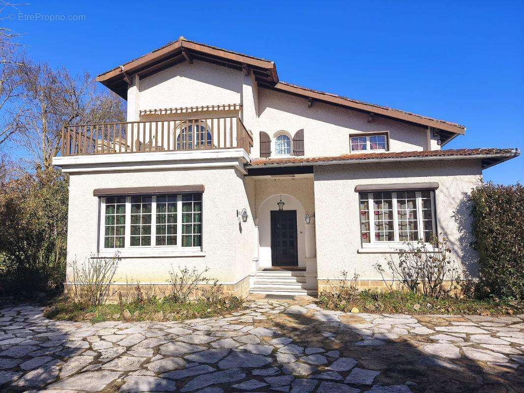 Maison à NEGREPELISSE