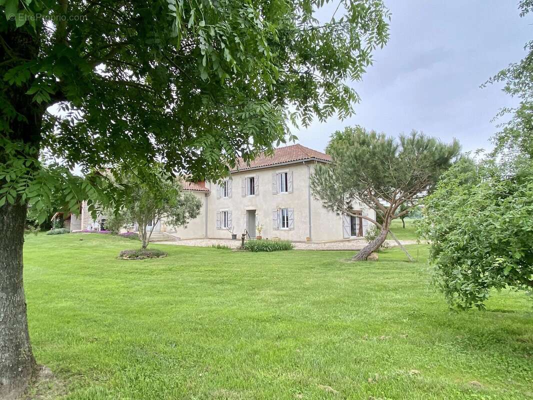 Maison à MONDAVEZAN