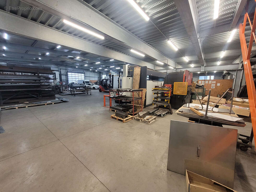 Commerce à MONTAIGU