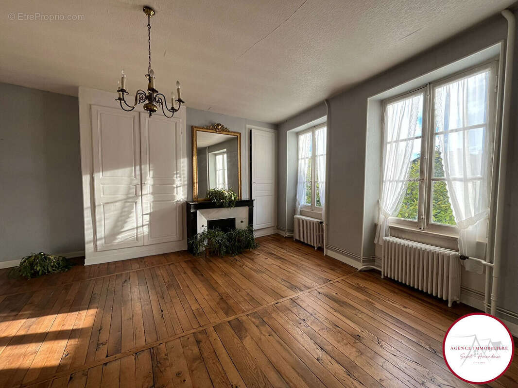 Maison à SAINT-AMAND-MONTROND