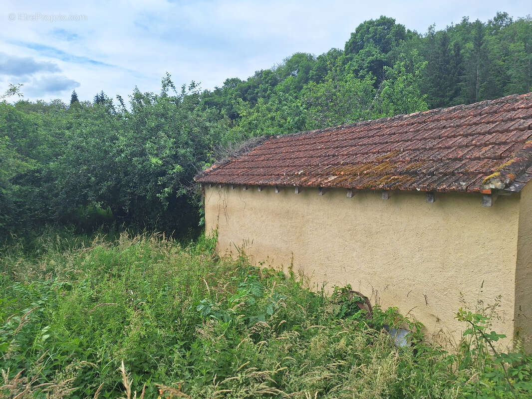 Maison à SAINT-CERNIN-DE-L&#039;HERM