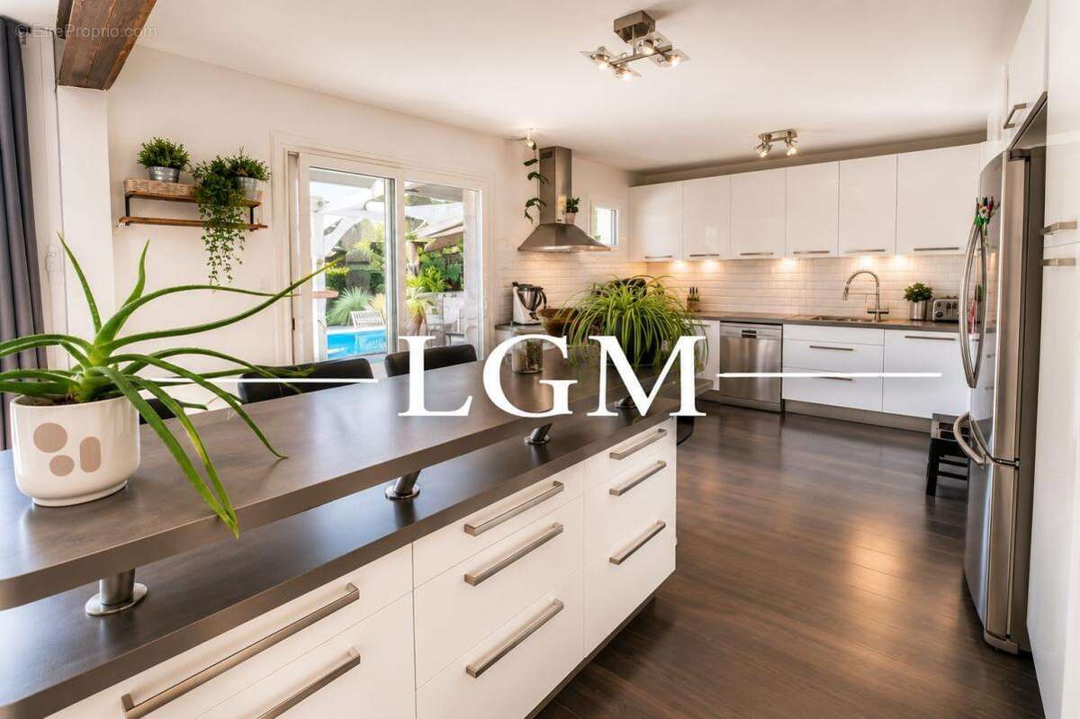 Cazaux – Élégante propriété familiale de 250 m² avec piscine et 7 chambres dans un environnement privilégié - photo 5