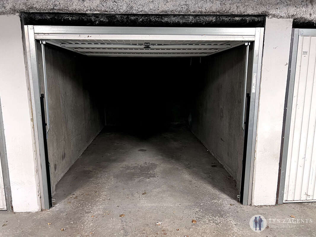 Parking à SAINT-MARTIN-D&#039;HERES