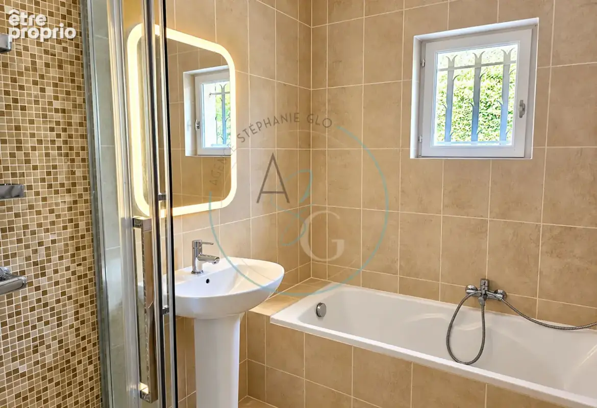 COGOLIN - Villa 188 m² à Cogolin - Deux logements indépendants avec piscines privatives - photo 9