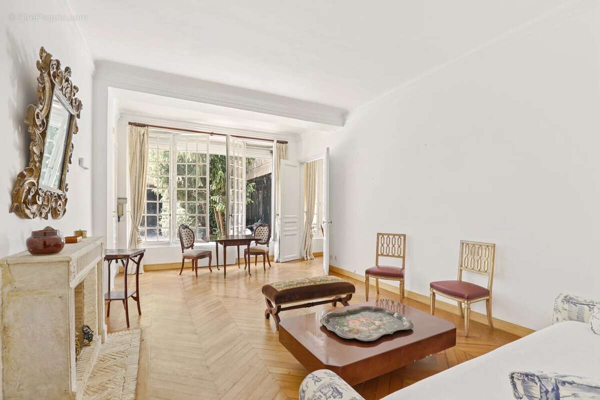 Appartement à PARIS-7E