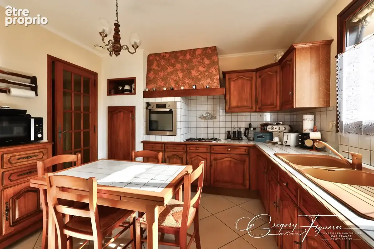 CHAPONOST – Élégante maison familiale avec possibilité de deux logements indépendants – Terrain de 802 m² - photo 6