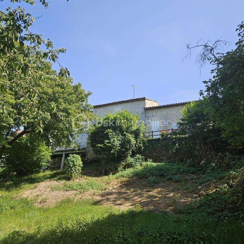 Du cachet et du charme pour cette confortable maison de 181m2. sur 1.1 hectare de terrain - photo 29