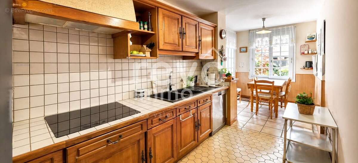 Maison à MONTREUIL-JUIGNE