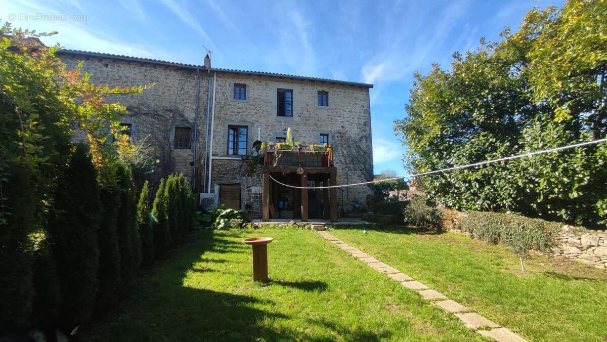 Maison à PIEGUT-PLUVIERS