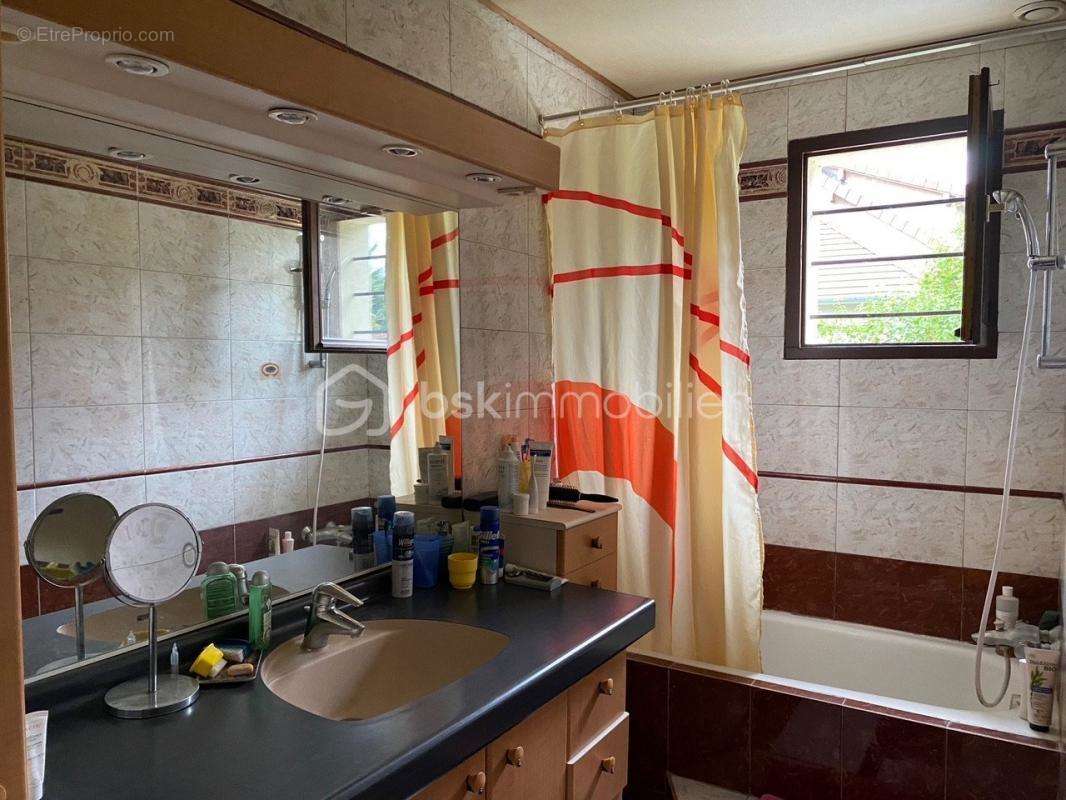 Maison à SAINTRY-SUR-SEINE