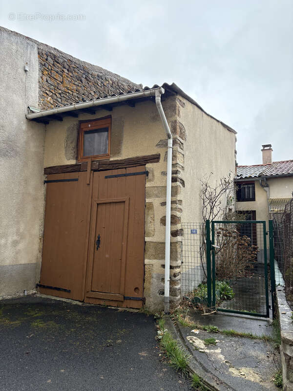 Maison à VIC-LE-COMTE