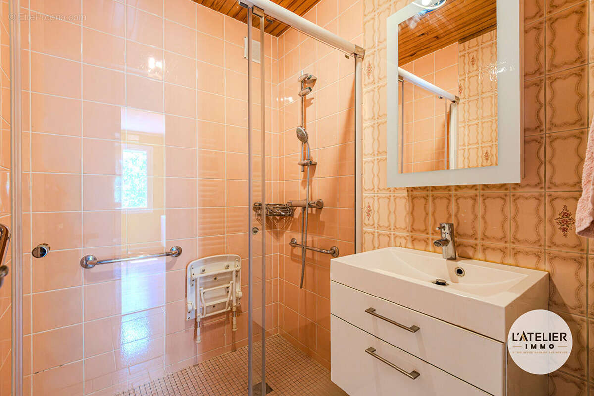 Maison de plain-pied avec double garage et jardin - photo 10
