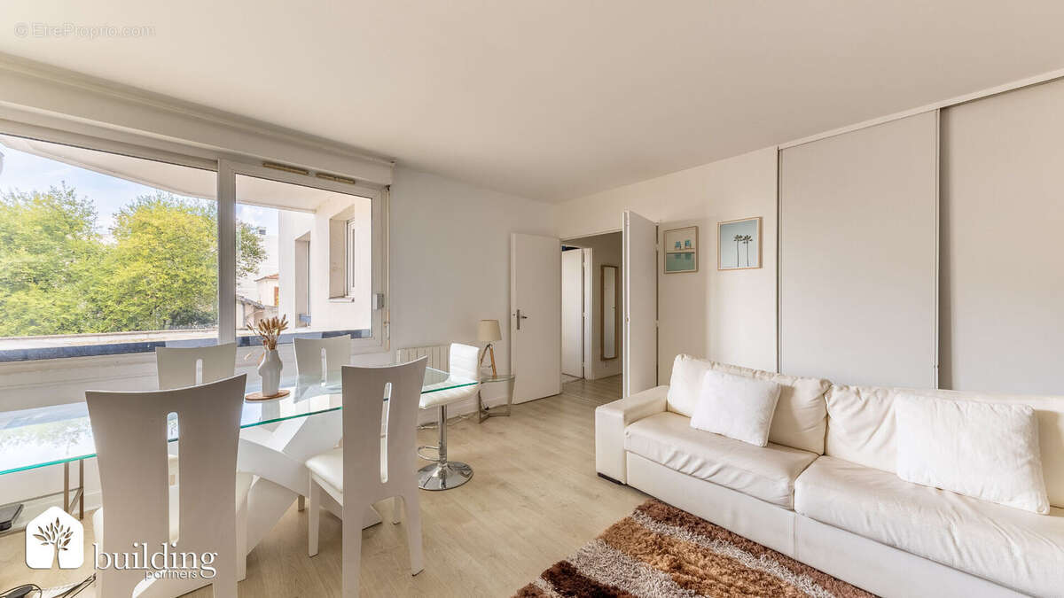 Appartement à COURBEVOIE