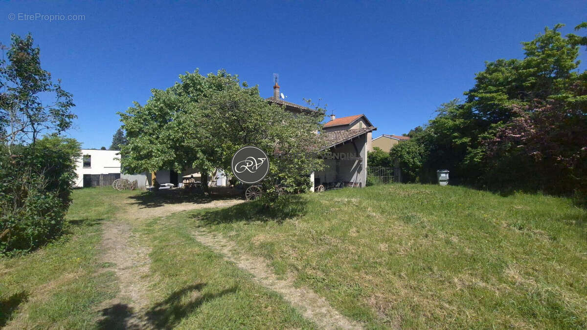 Maison à MONTANAY