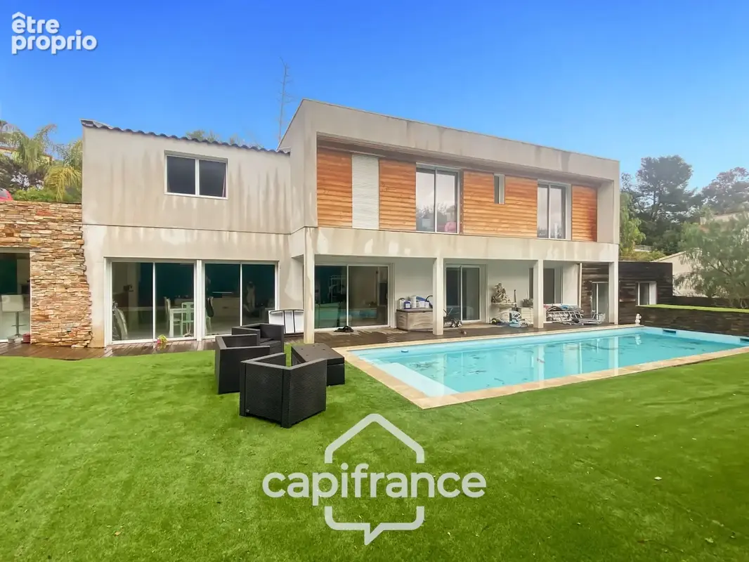 Maison à vendre 8 pièces CARQUEIRANNE (83) - Quartier Canebas - 6 chambres - 220 m2 habitable - Piscine - photo 5