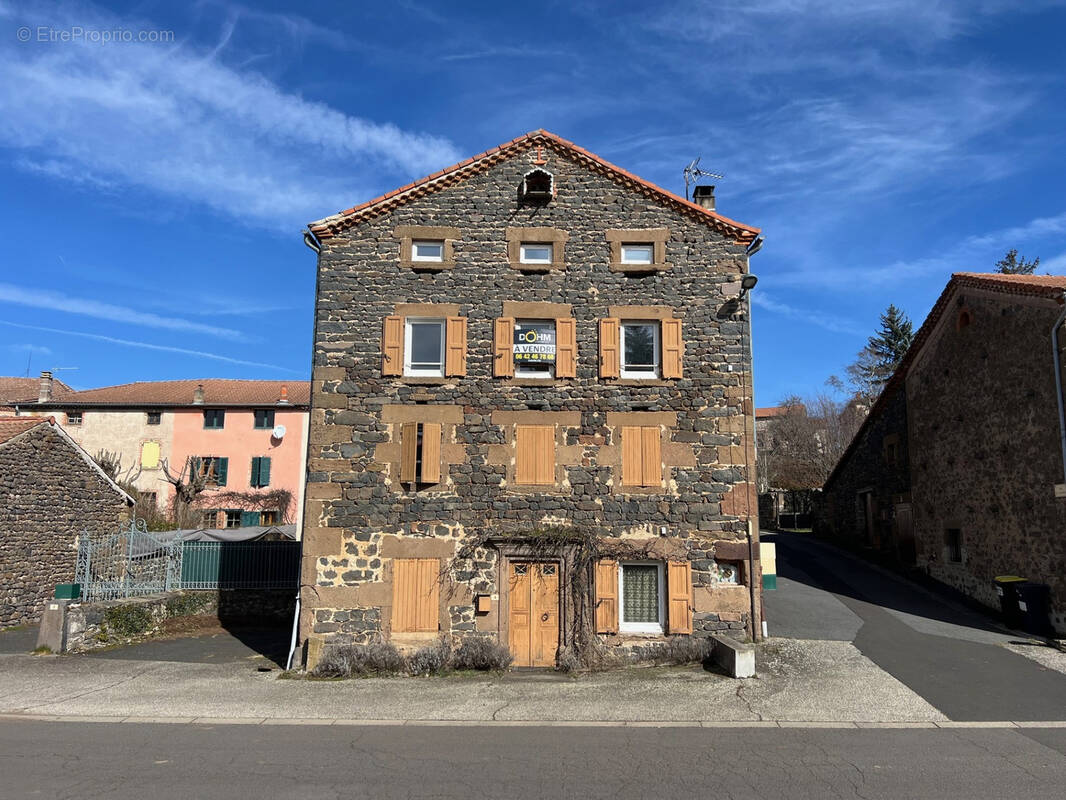 Appartement à SIAUGUES-SAINTE-MARIE