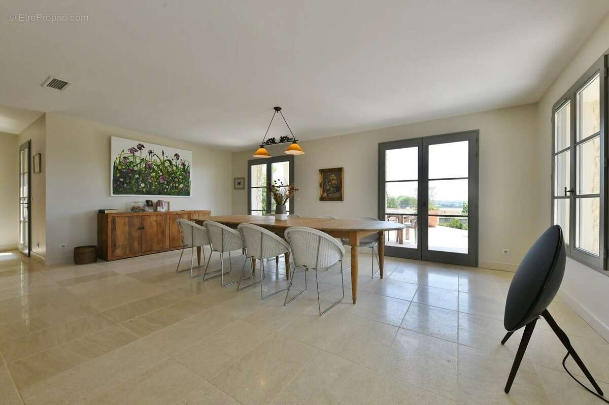 Unique propriété avec piscine et vue panoramique - photo 17