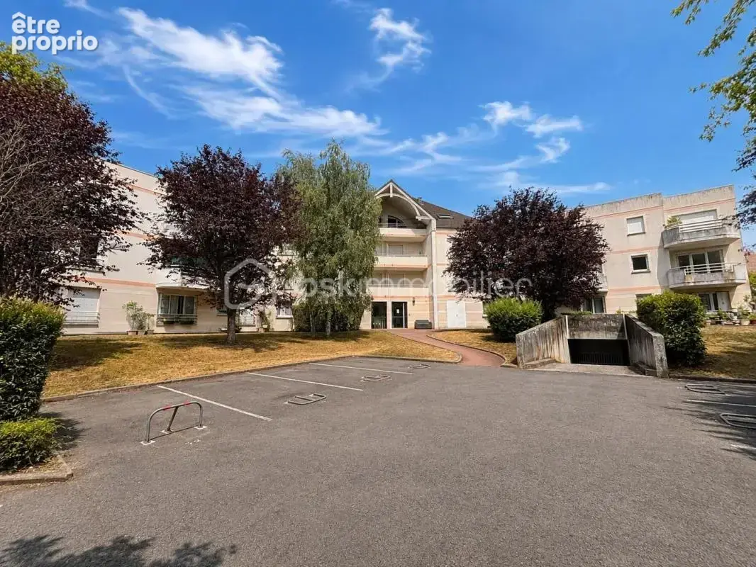 Appartement à LA CHAPELLE-SAINT-MESMIN
