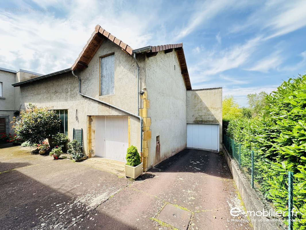 Maison à SAINT-DENIS-DE-CABANNE
