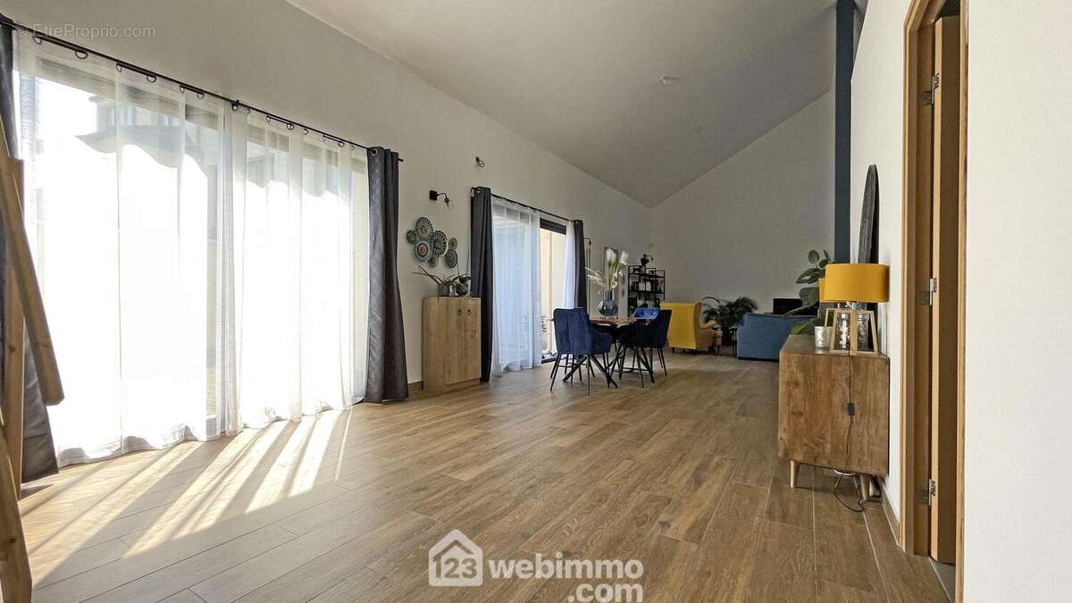 ?séjour cathédrale? - Appartement à SAINT-MAUR-DES-FOSSES