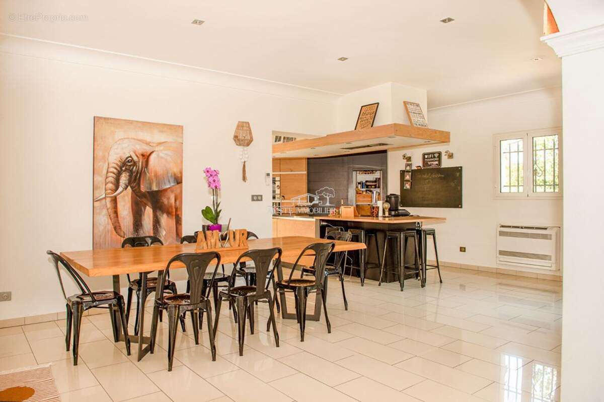 Propriété d'exception de 252m² sur une parcelle de 1650m² - photo 9