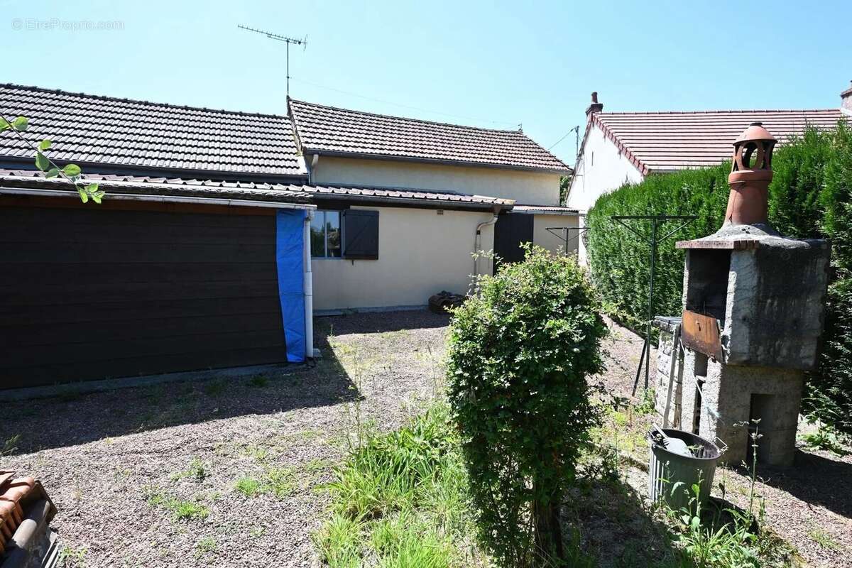 Maison à CERCY-LA-TOUR