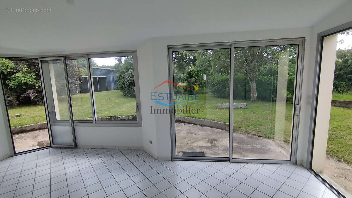 Maison 150 m² à Saint-Etienne-De-Montluc  - photo 2