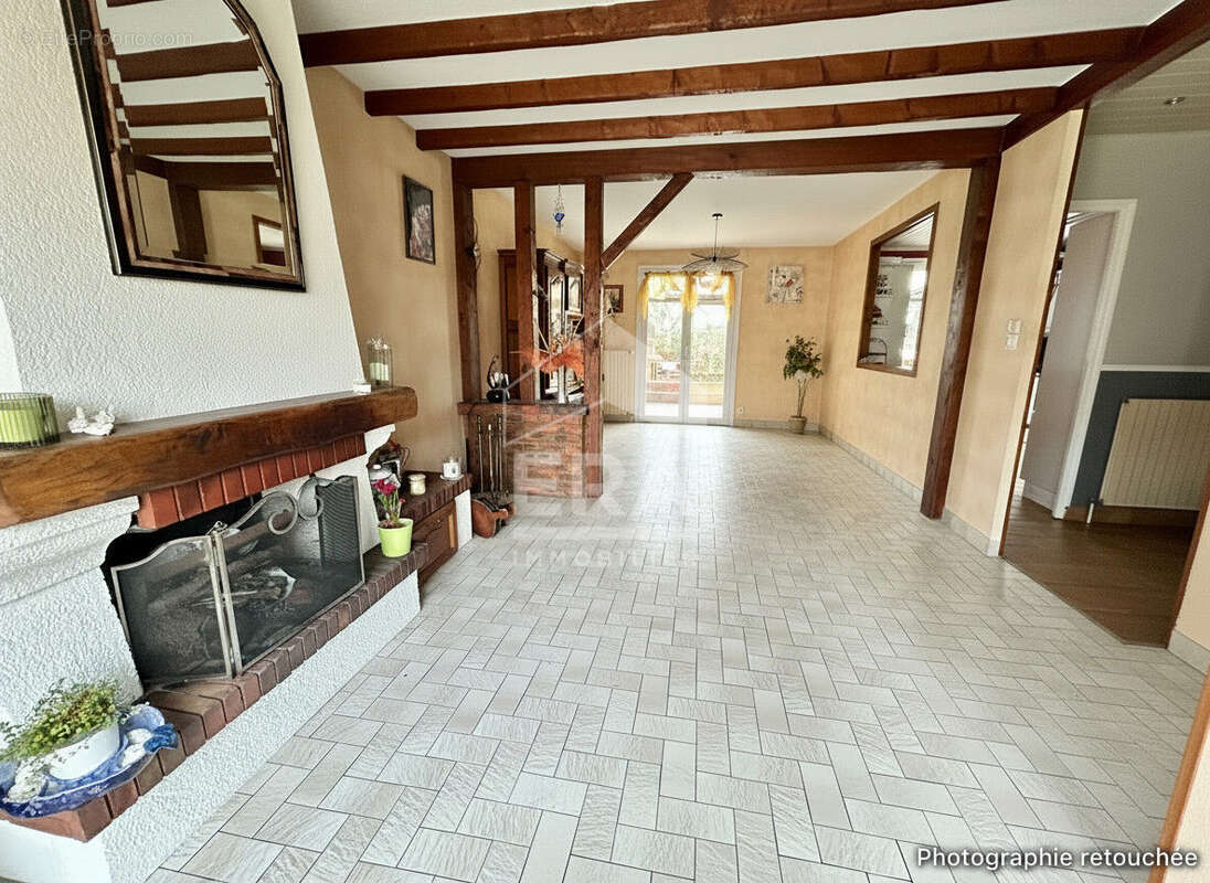 Maison à NEUVILLE-SUR-SARTHE