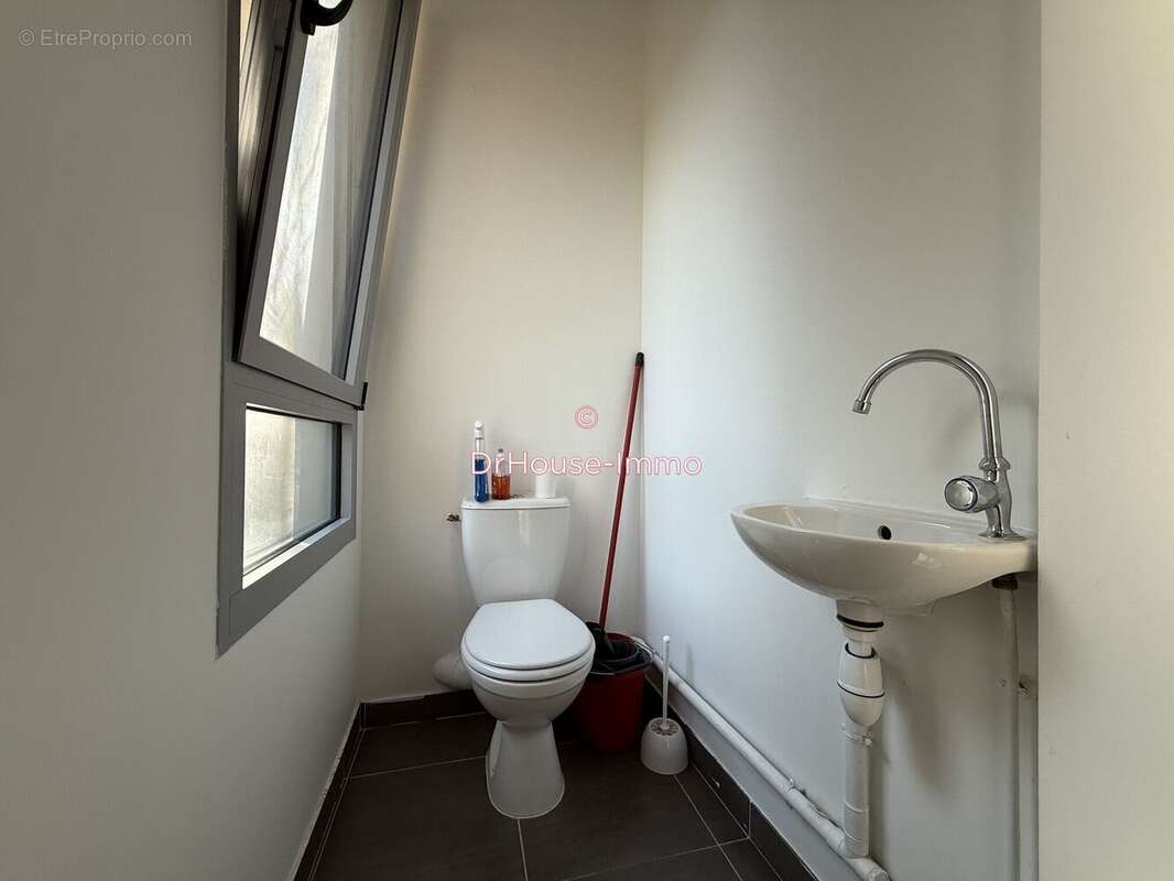 Commerce à COUPVRAY