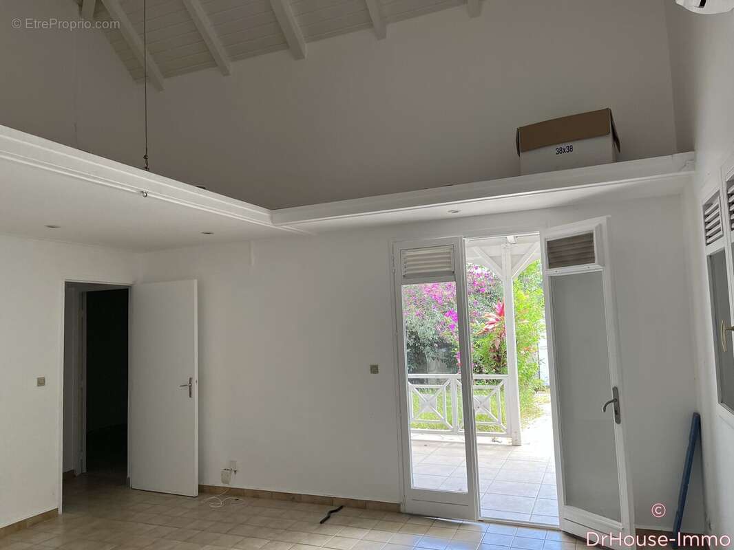 Maison à BAIE-MAHAULT