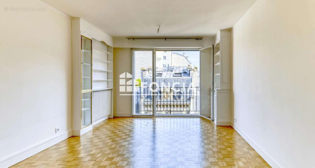 Appartement à PARIS-16E