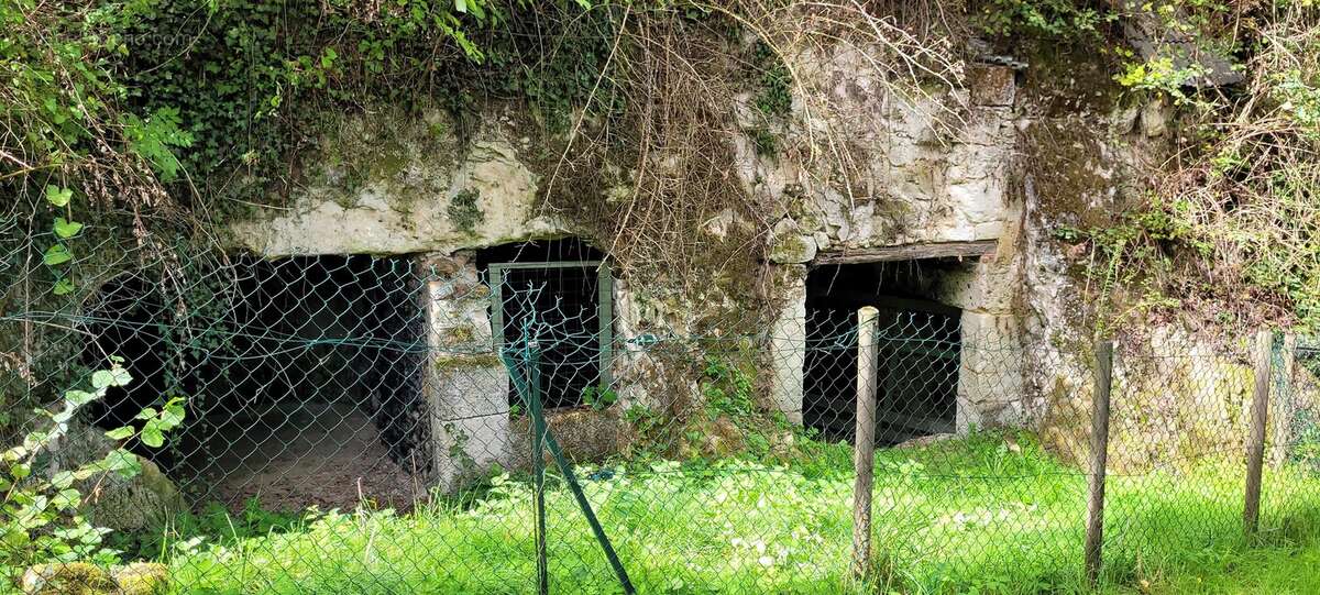 Maison à LES ROCHES-L'EVEQUE