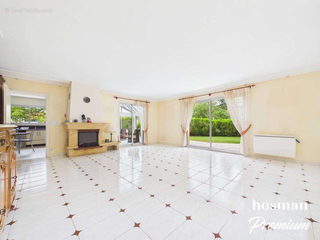 Maison de 163 m² (177 m2 au sol) avec 4 chambres, jardin, garage et spa - Quartier du Petit Chantilly à Orvault - photo 4