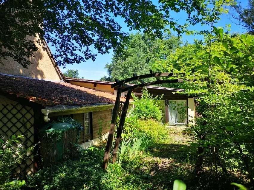 Maison à SAINTE-FOY-DE-LONGAS